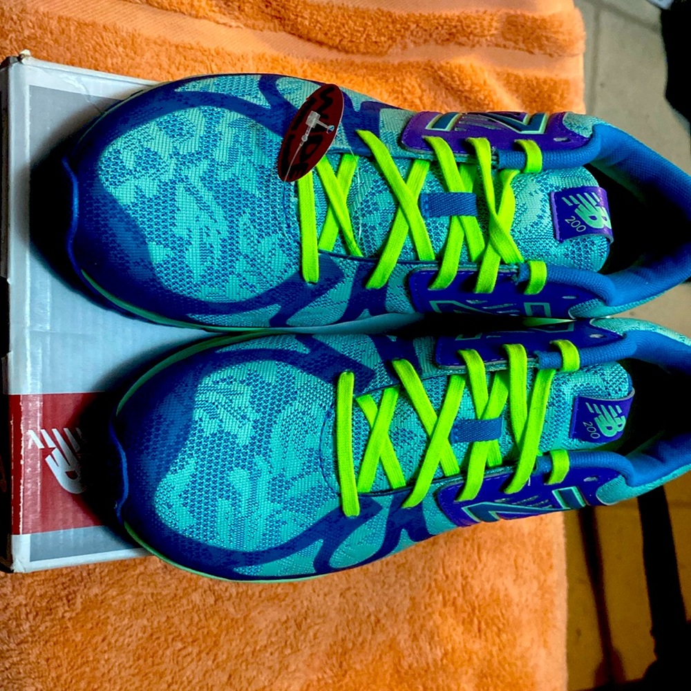 NWT NB KIDS size 6.5 wide.